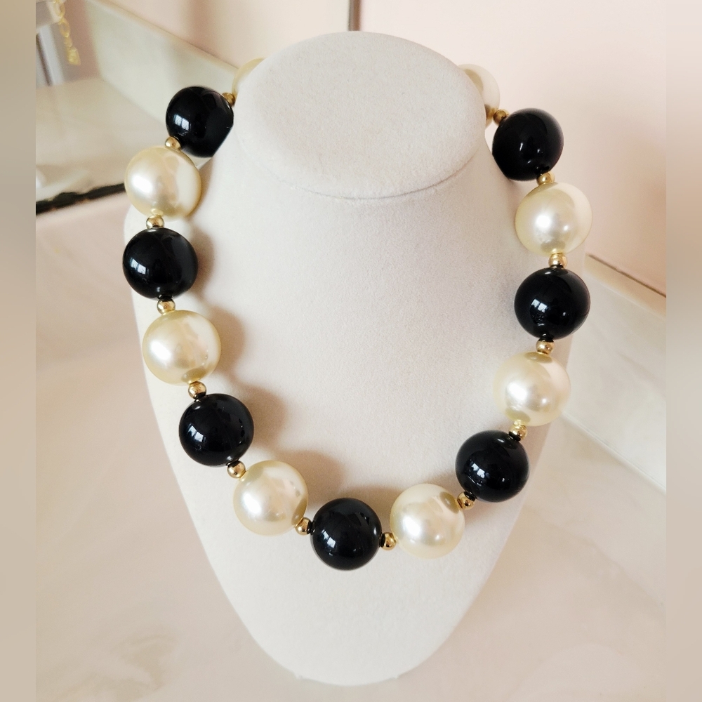 Zenzii Chunky Oversized Black & Pearl Beaded Collar Necklace